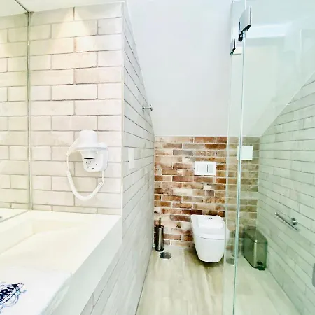 Gloria 10 Deluxe Bed & Breakfast Lisbon